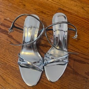 Brand new metallic silver Zara sandals 37